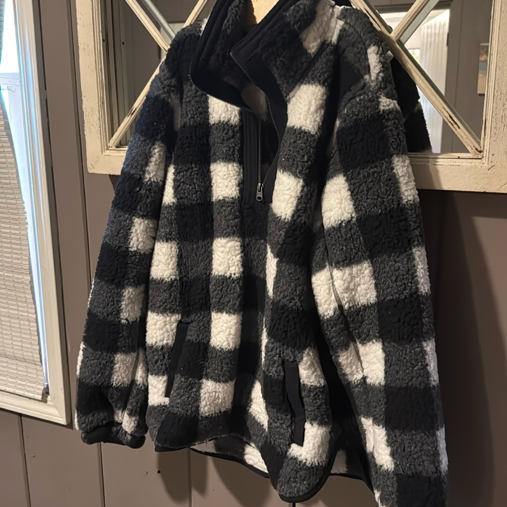 Women’s Abercrombie and Fitch soft Sherpa